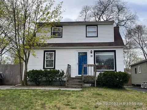 18 W Mastic Blvd, Shirley, NY 11967