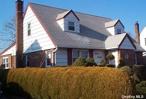 724 Lenore Ln, Elmont, NY 11003