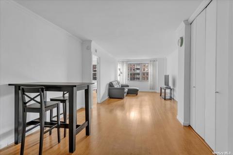 125-10 Queens Blvd #814, Kew Gardens, NY 11415