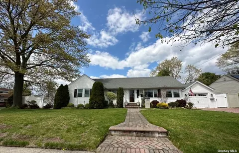 969 Douglas Ave, Wantagh, NY 11793