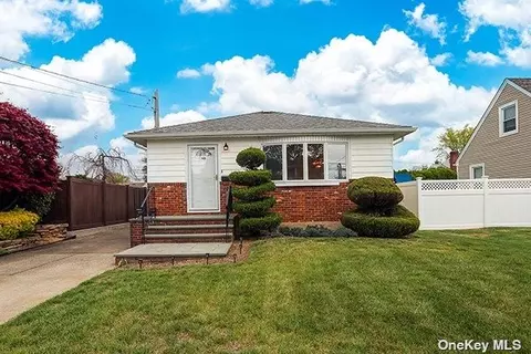 203 N Wisconsin Ave, Massapequa, NY 11758