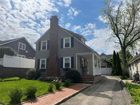 76 Bar Beach Rd, Port Washington, NY 11050