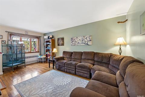 8846 Bay 16th St, Brooklyn, NY 11214