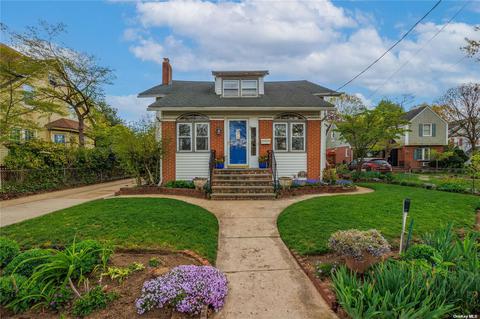 25 Lakeside Dr, Rockville Centre, NY 11570