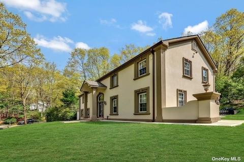2 Pembury Ct, Melville, NY 11747