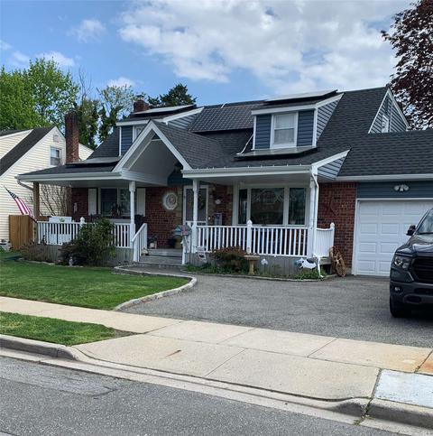 30 Colonial Dr, Farmingdale, NY 11735