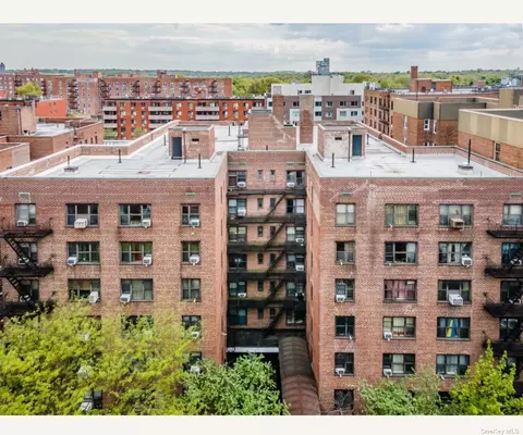 65-60 Wetherole St #2F, Rego Park, NY 11374