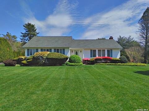 264 Shade Tree Ln, Riverhead, NY 11901
