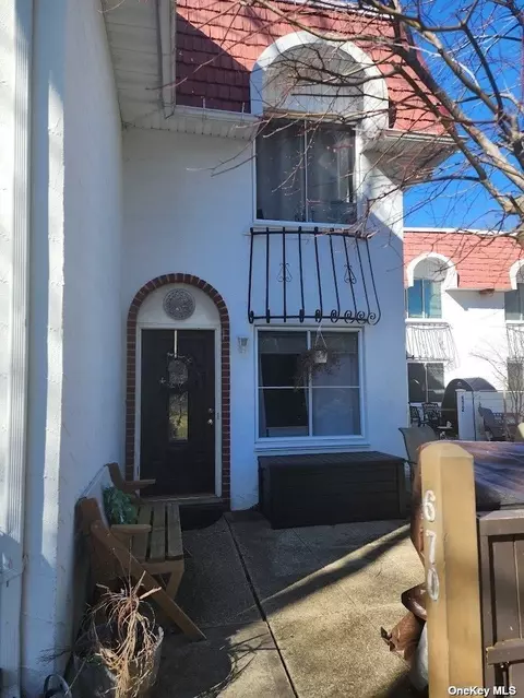 670 Blue Ridge Dr #670, Medford, NY 11763