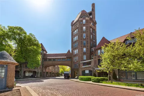 2 Dartmouth St #M28, Forest Hills, NY 11375