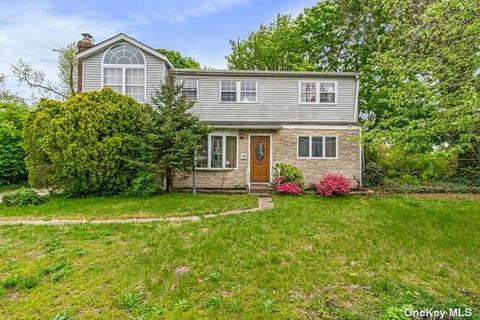 14 20th Ave, Bay Shore, NY 11706