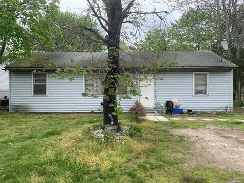 36 Wilson Ave, Riverhead, NY 11901