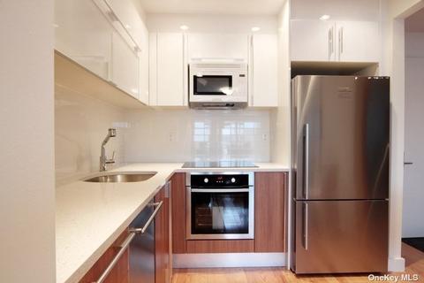 31-35 31st St #408, Astoria, NY 11106