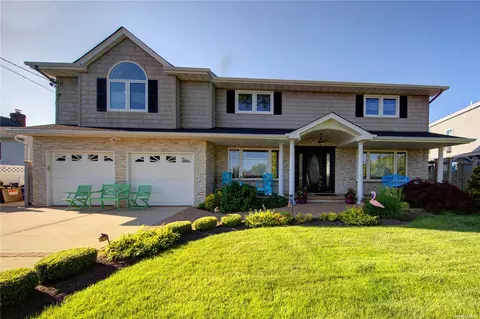 10 E Lido Promenade, Lindenhurst, NY 11757