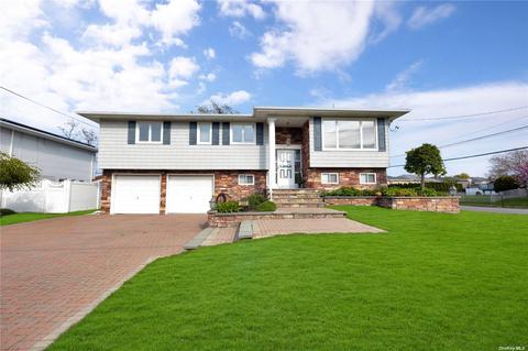 203 W End Ave, Massapequa, NY 11758