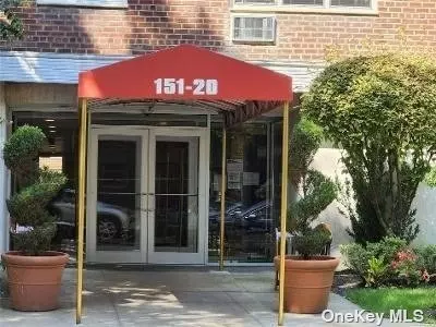 151-20 88 St #3F, Howard Beach, NY 11414