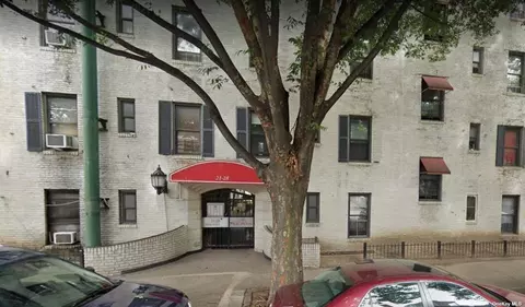 21-28 35 St #2E, Astoria, NY 11101