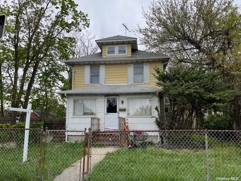 37 5th Ave, Bay Shore, NY 11706