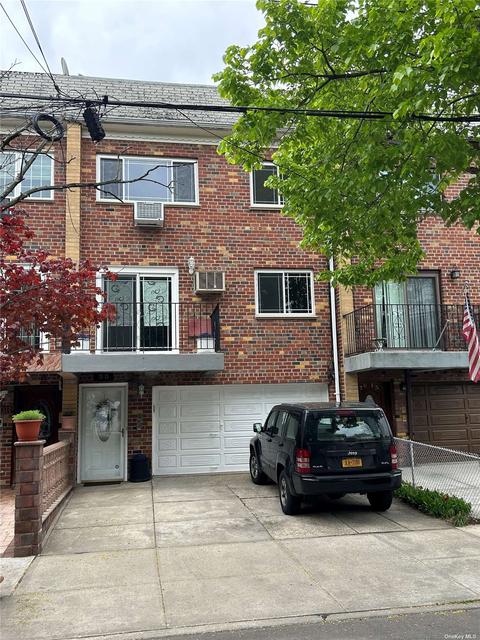 70-13 71st Pl, Glendale, NY 11385