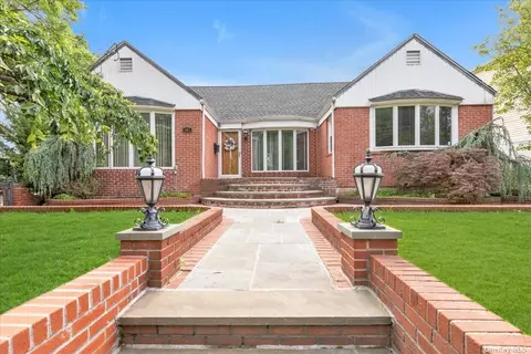 567 N Corona Ave, Valley Stream, NY 11580