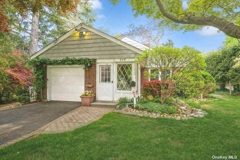 268 Nassau Rd, Huntington, NY 11743