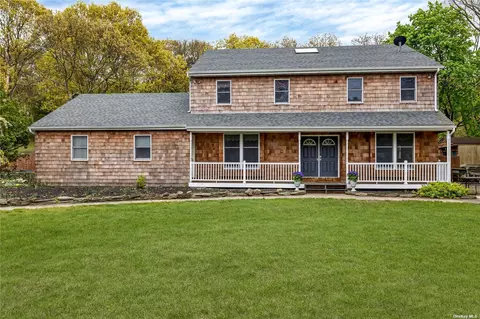 56 Nelson Rd, Selden, NY 11784