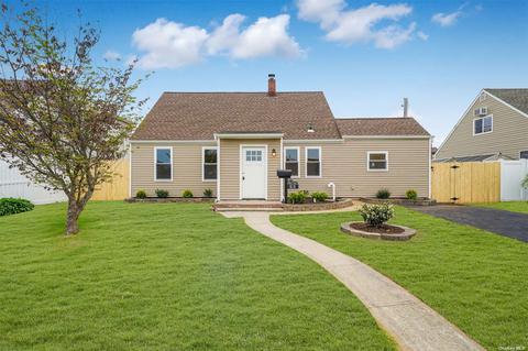 23 Spring Ln, Levittown, NY 11756