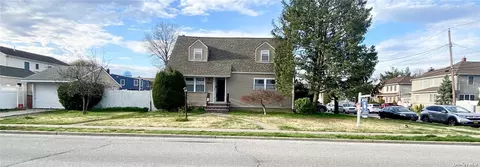 810 Roosevelt Ave, Franklin Square, NY 11010