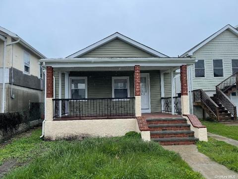 135 W Fulton St, Long Beach, NY 11561