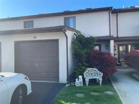 1 Anchorage Way #906, Freeport, NY 11520