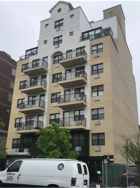 144-77 Barclay Ave #2A, Flushing, NY 11355