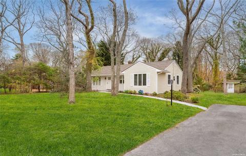 35 Donellan Rd, Hampton Bays, NY 11946