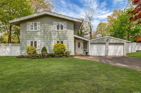 29 Redleaf Ln, Commack, NY 11725