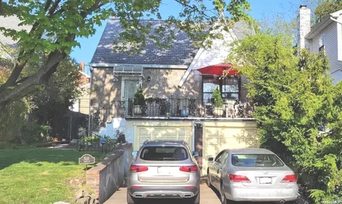 51-11 216th St, Bayside, NY 11364