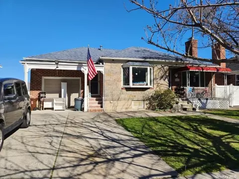 7-19 129th St, College Point, NY 11356