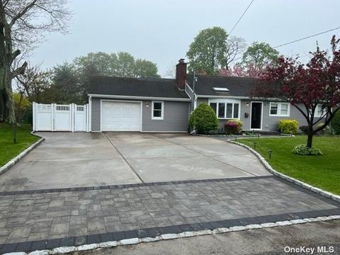 88 Vernon St, Patchogue, NY 11772