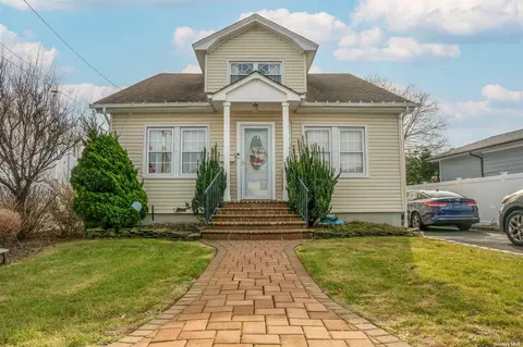 2674 W Alder Rd, Bellmore, NY 11710