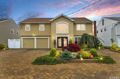 4053 Greentree Dr, Oceanside, NY 11572
