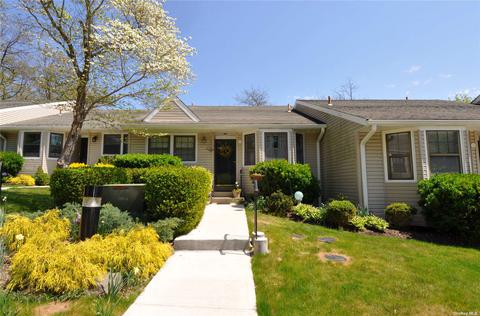 4 Patriot Ct #4, Huntington, NY 11743