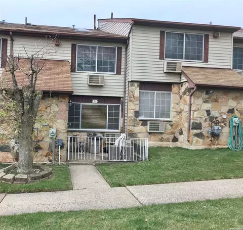 22 Garth Ct, Staten Island, NY 10306