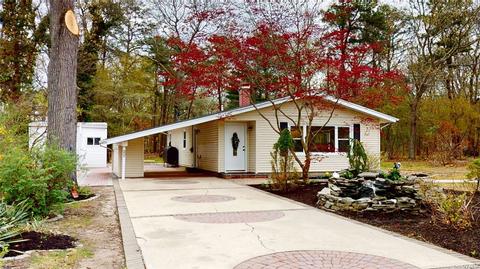 27 Wilson Ave, Middle Island, NY 11953