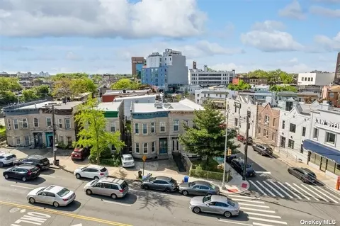 136-06 Hillside Ave, Richmond Hill, NY 11418