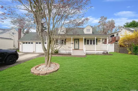 68 Center St, Ronkonkoma, NY 11779
