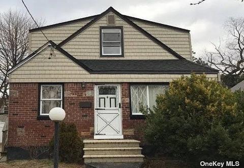 67 W Marshall St, Hempstead, NY 11550