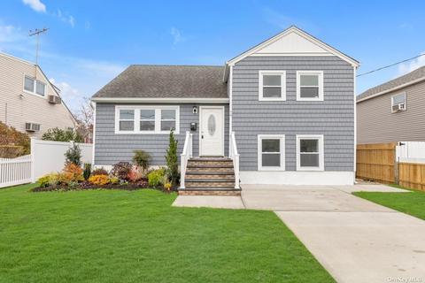 79 Layton St, Freeport, NY 11520
