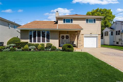 2053 Holland Way, Merrick, NY 11566