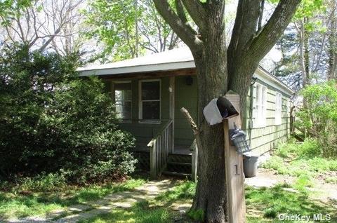 1 Wheeler Ct, Patchogue, NY 11772