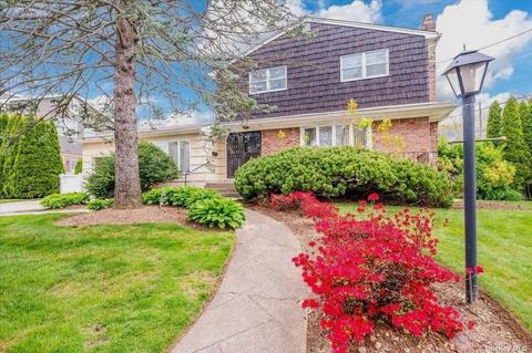 213 Massachusetts Ave, Massapequa, NY 11758