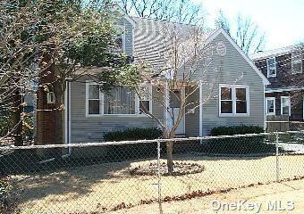 53 Cromwell Pl, Sea Cliff, NY 11579