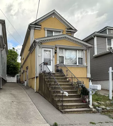 14-19 144th Pl, Whitestone, NY 11357